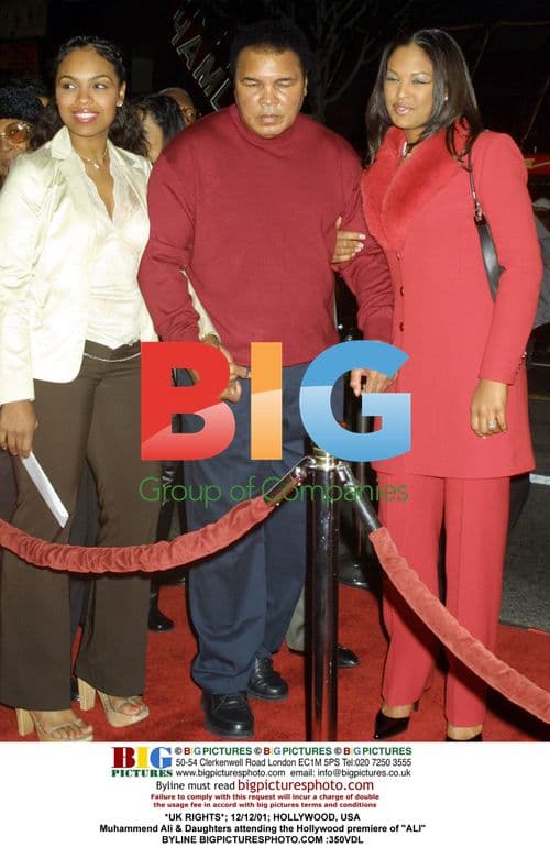 Muhammed Ali & Daughters at "ALI" Premiere