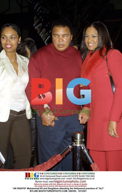 Muhammed Ali and Daughters at "ALI" Premiere