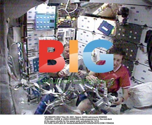 NASA astronauts make space walk prep