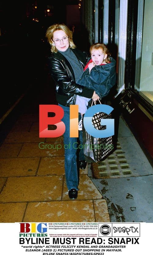 Filicity Kendal and Granddaughter Eleanor Shopping