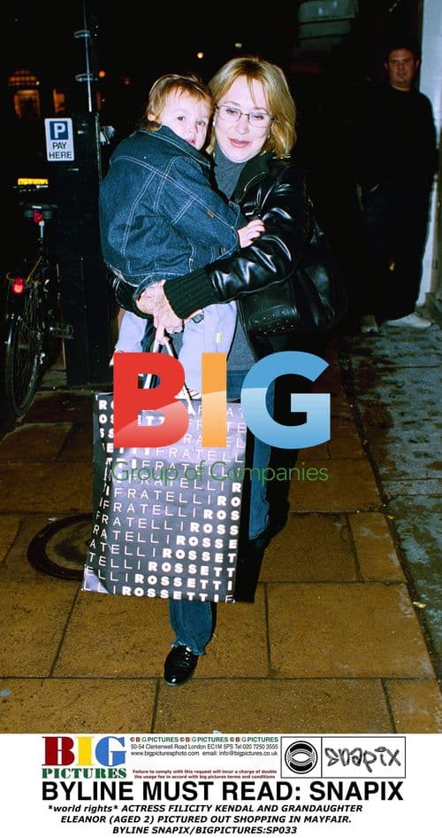 Filicity Kendal and granddaughter out shopping