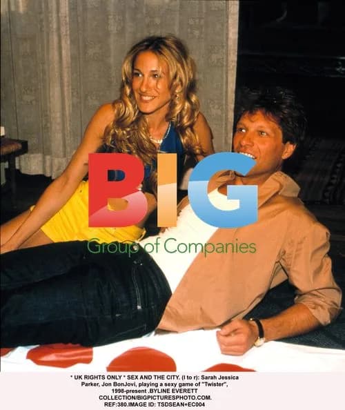 Sarah Jessica Parker and Jon BonJovi play Twister