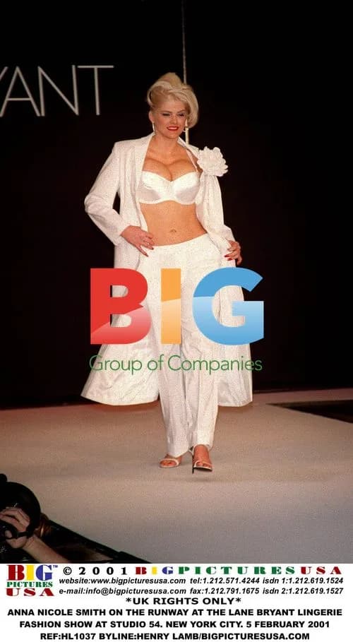 Anna Nicole Smith at Lane Bryant Show