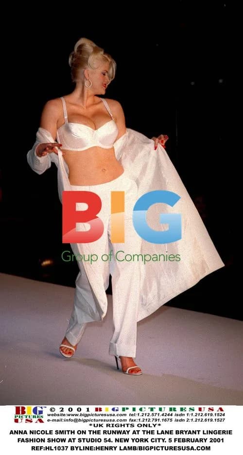 Anna Nicole Smith at Lane Bryant Fashion Show