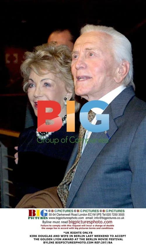 Kirk Douglas and Wife Receive Golden Lyon Award