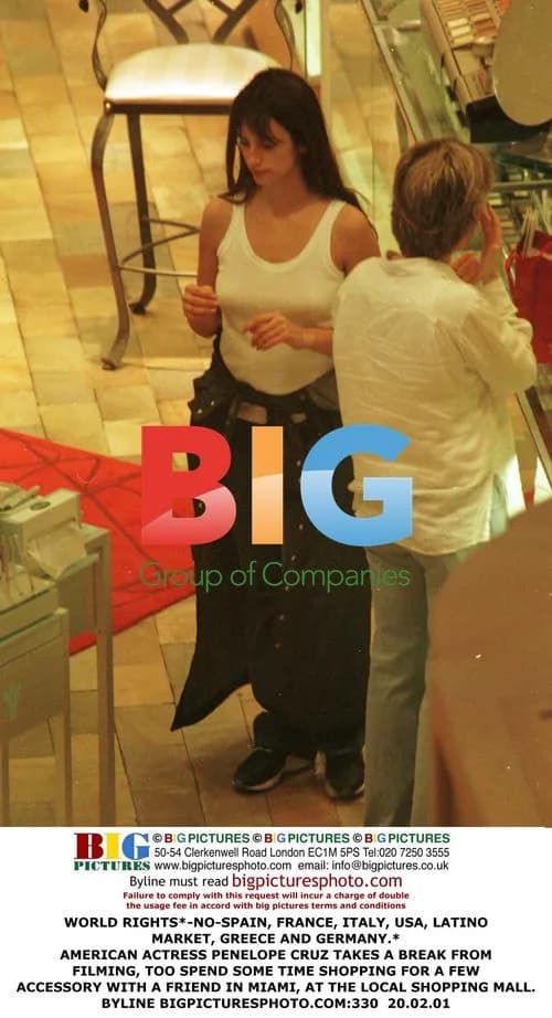 Penelope Cruz Shopping in Miami