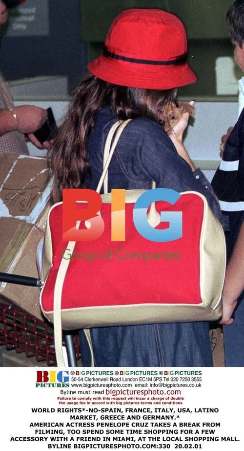 Penelope Cruz Shopping in Miami
