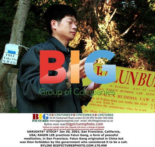 RAGEN LEE practices Falun Gong in San Francisco