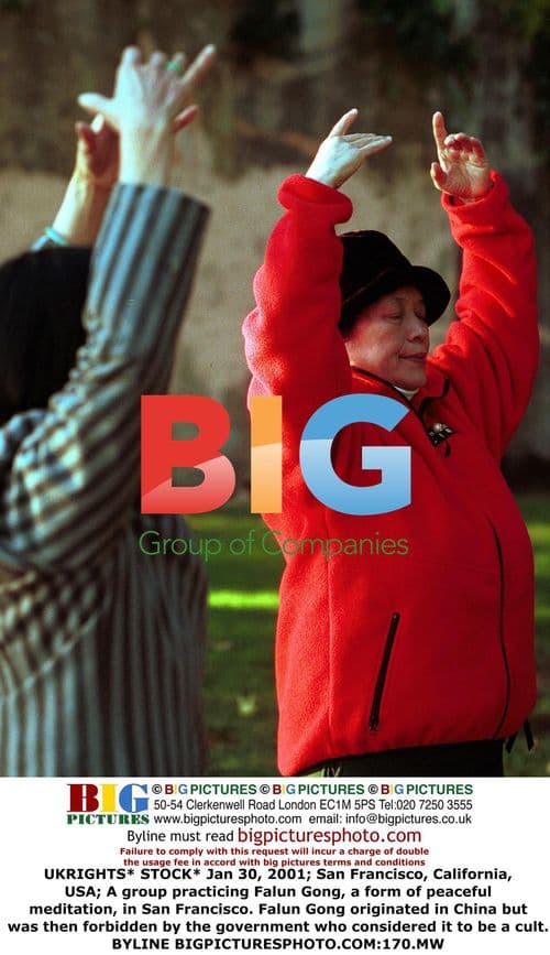 Falun Gong practitioners meditate in San Francisco
