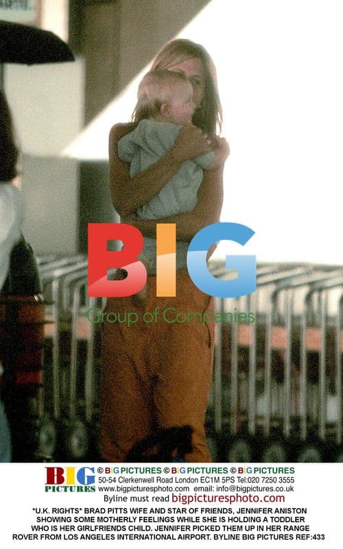 Jennifer Aniston with Toddler at LAX