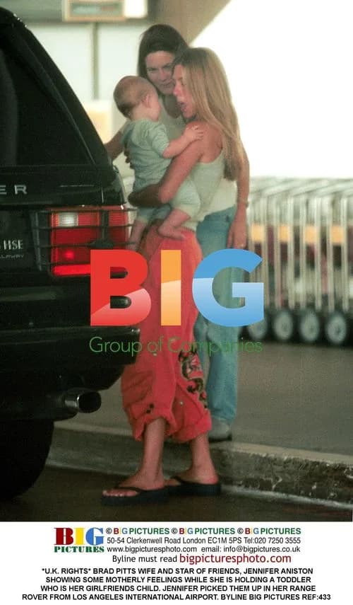 Jennifer Aniston with Toddler at LAX