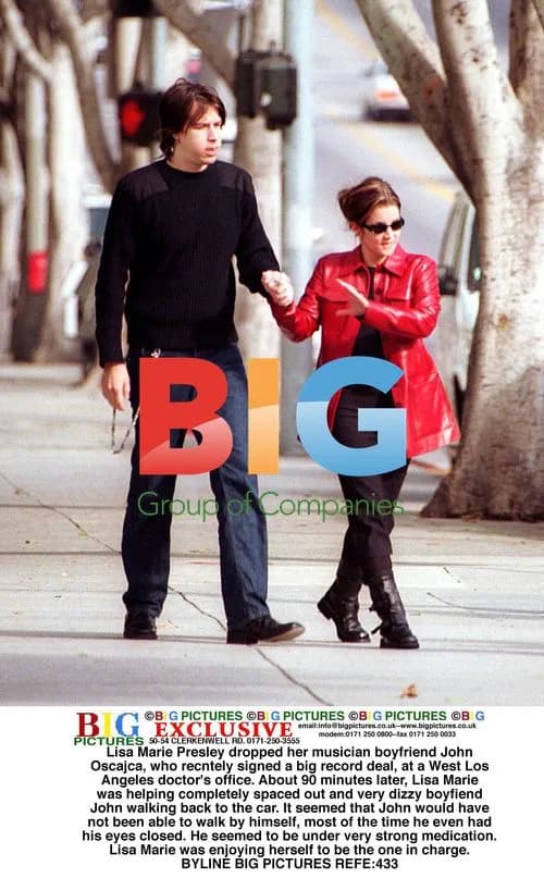 Lisa Marie Presley helps boyfriend at doctor's office
