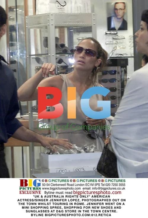 Jennifer Lopez Shopping in Rome
