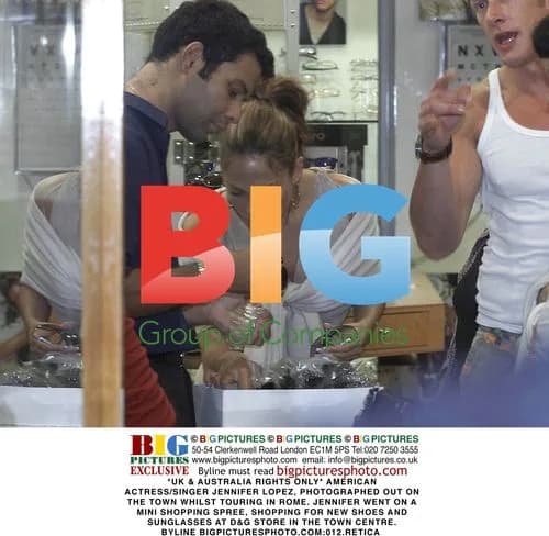 Jennifer Lopez Shopping in Rome