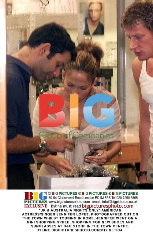 Jennifer Lopez Shopping in Rome