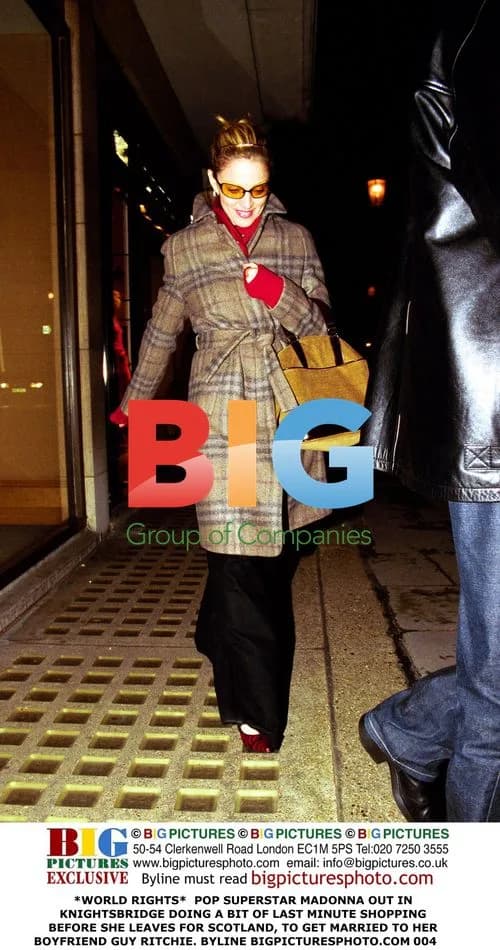 Madonna Shopping in Knightsbridge