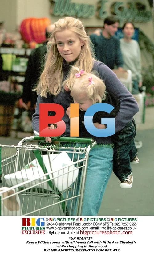 Reese Witherspoon shopping in Hollywood
