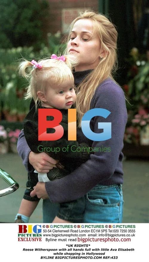 Reese Witherspoon with daughter Ava shopping