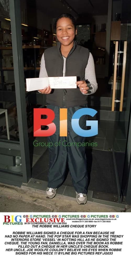 Robbie Williams Signed a Cheque for a Fan