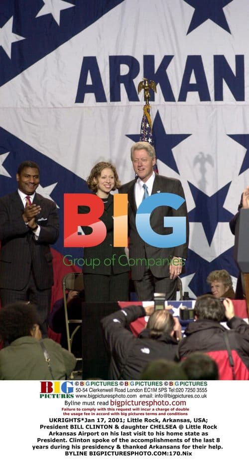 Clinton & Daughter at Arkansas Airport
