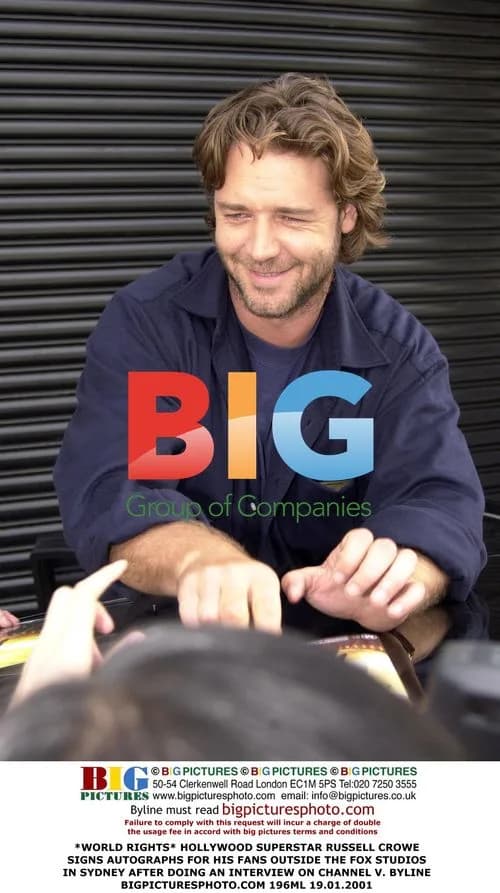 Russell Crowe Signs Autographs in Sydney