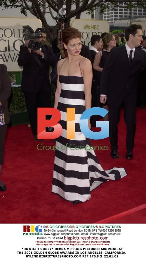 Debra Messing Arrives at 2001 Golden Globes