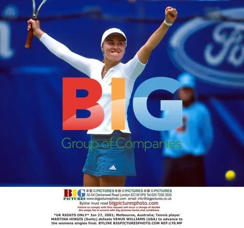 Martina Hingis defeats Venus Williams