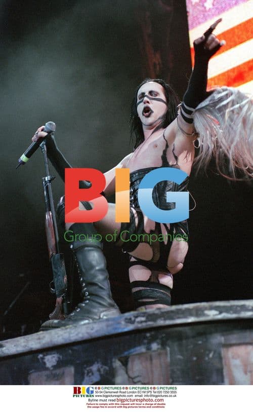 Marilyn Manson performs at OZZFest 2001