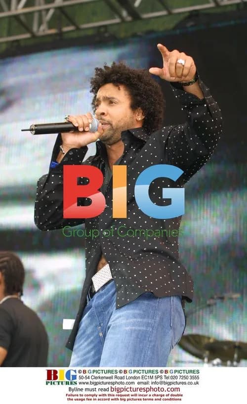 Shaggy Performing Live on Stage