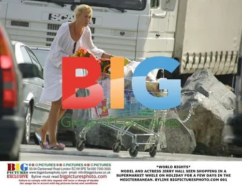 Jerry Hall Shopping in the Mediterranean