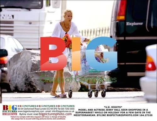Jerry Hall Shopping in Mediterranean