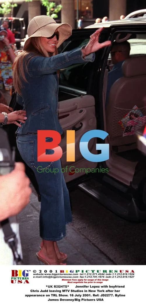 Jennifer Lopez Arriving at MTV Studios