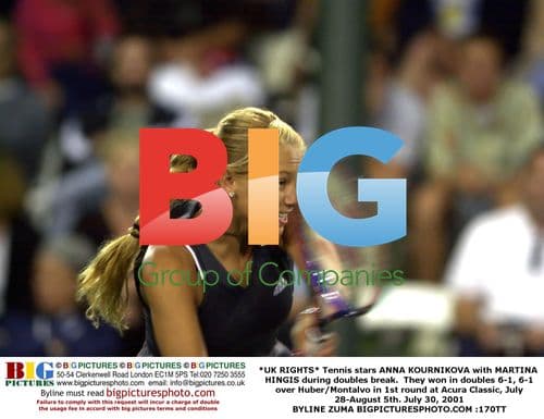 Anna Kournikova & Martina Hingis at Acura Classic