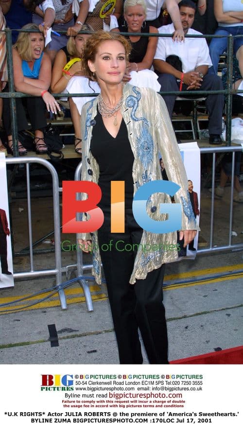 Julia Roberts at 'America's Sweethearts' premiere