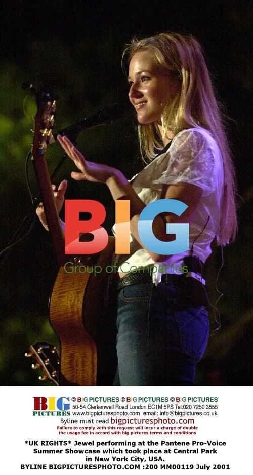 Jewel Performing at Pantene Pro-Voice Showcase