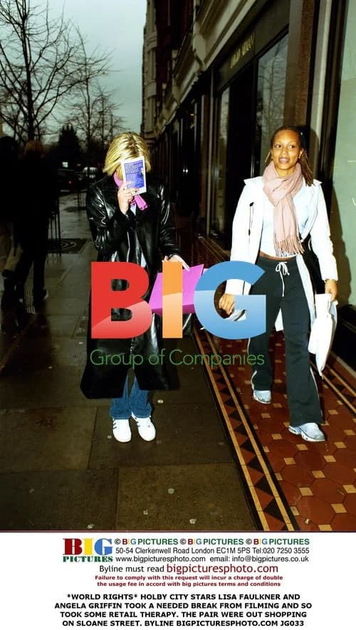 HOLBY CITY Stars Lisa Faulkner and Angela Griffin Shopping