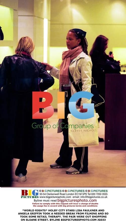 HOLBY CITY Stars Lisa Faulkner and Angela Griffin Shopping