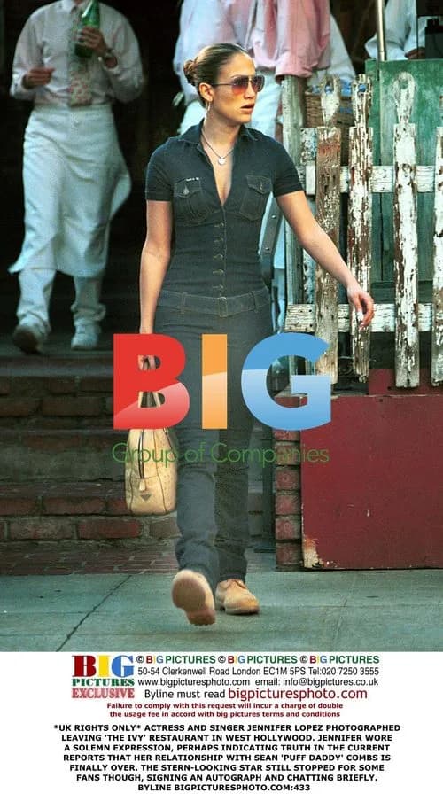 Jennifer Lopez Leaves 'The Ivy' Restaurant