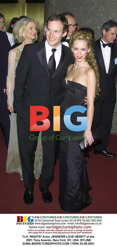 Jennifer Love Hewitt at 2001 Tony Awards