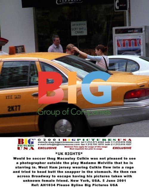 Macaulay Culkin angry at paparazzi