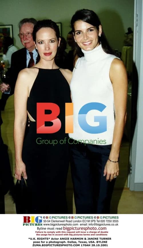 Angie Harmon & Janine Turner pose in Dallas