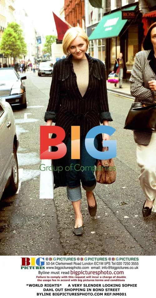 Slim Sophie Dahl Shopping on Bond Street