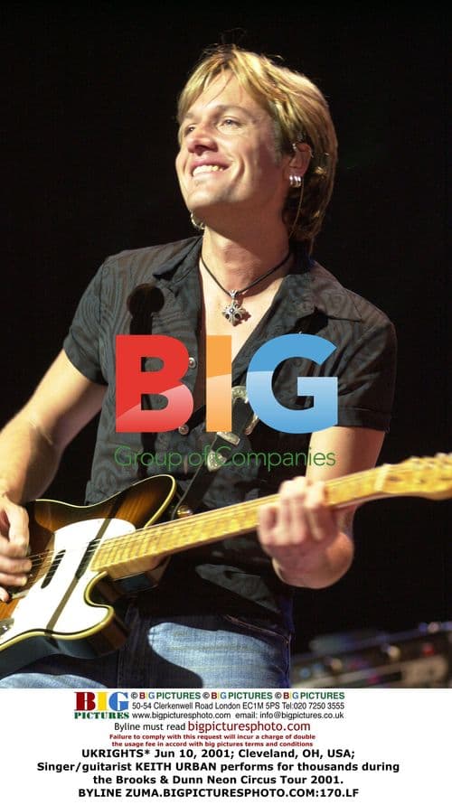 Keith Urban Performs for Brooks & Dunn Tour