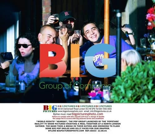 Pop group 'Hearsay' dining together