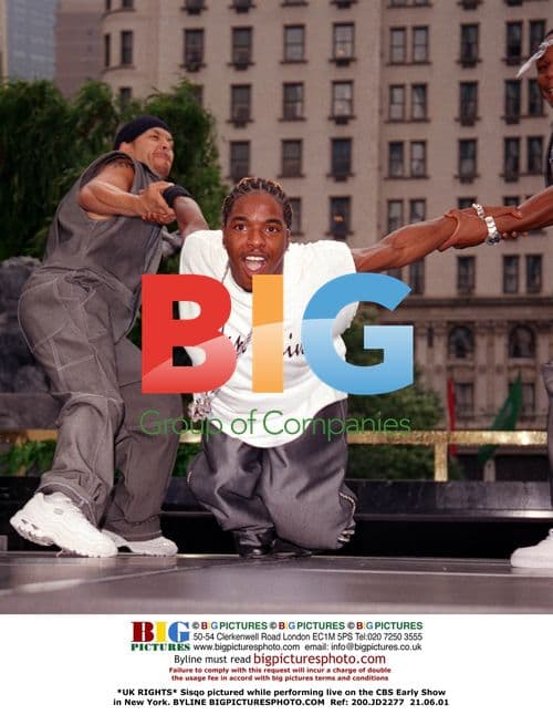 Sisqo Performs on CBS Early Show in NY