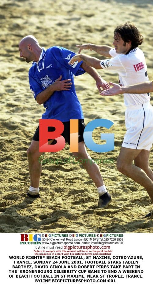 Barthez, Ginola, Pires play beach football