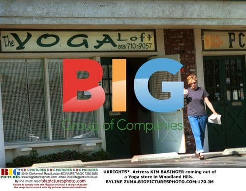 Kim Basinger leaves Yoga store in Woodland Hills