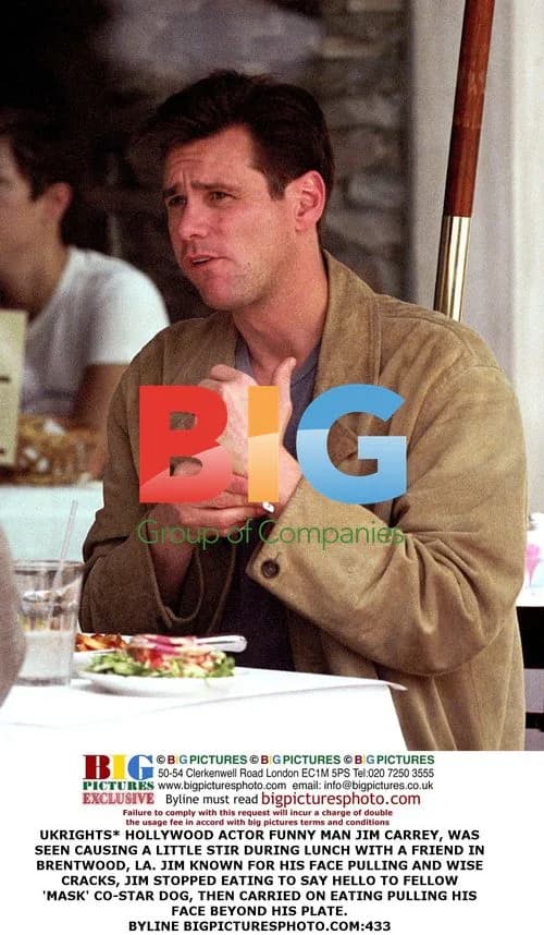 Jim Carrey Pulls Faces During Lunch