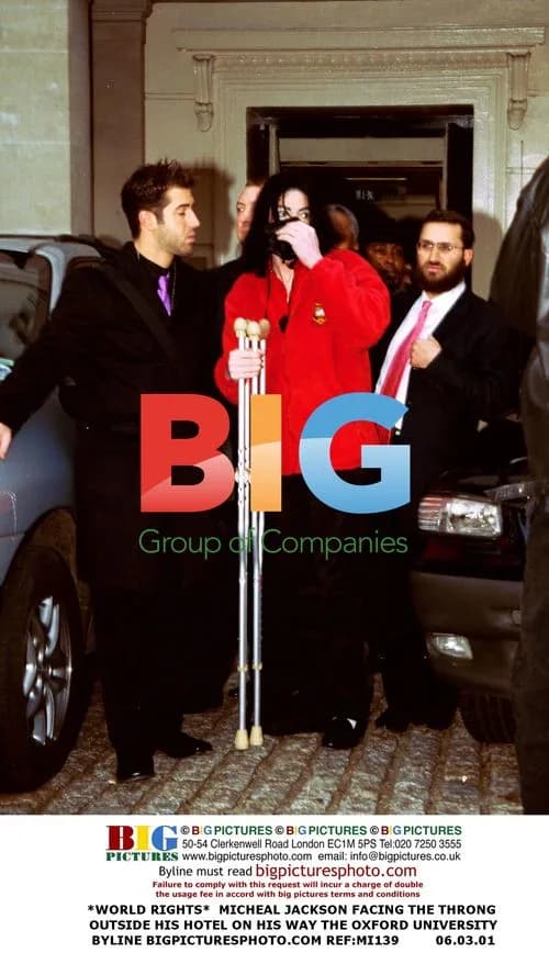 Michael Jackson Leaves Hotel in Oxford