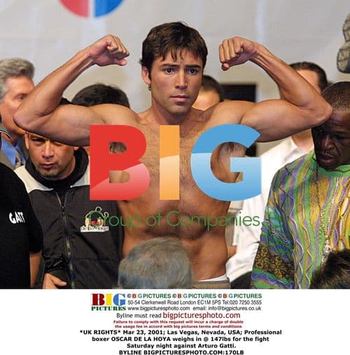 Oscar De La Hoya Weigh-In for Fight Against Arturo Gatti